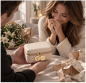 Preview: Personalisierte Schmuckschatulle mit Geburtsblume und Namen – Kleine Reise Schmuckbox aus Leder in Beige oder Schwarz – Geschenke für Sie